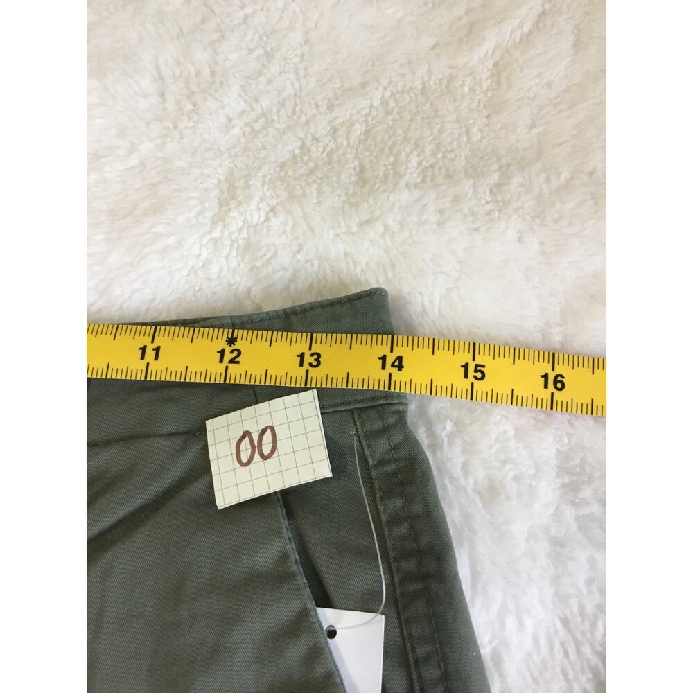 GAP Olive Green 5" City Shorts in Twill - Picture 8 of 10